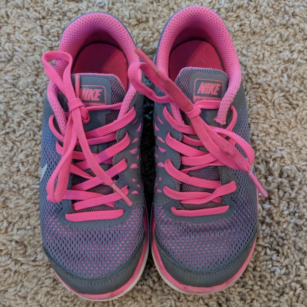 Girls Nike tennis shoes